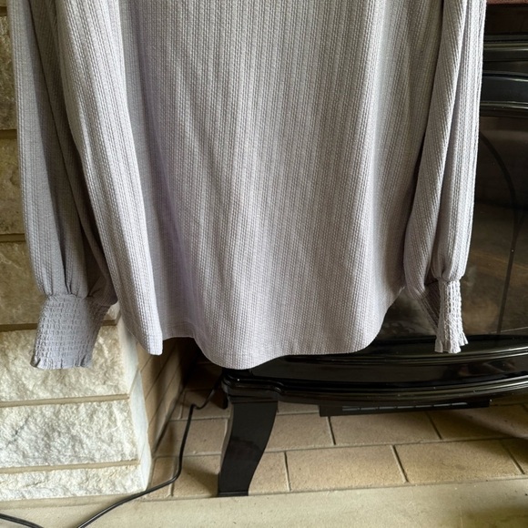 Jessica Simpson Ribbed Gray Top Medium Rouched Sleeve - Picture 5 of 8